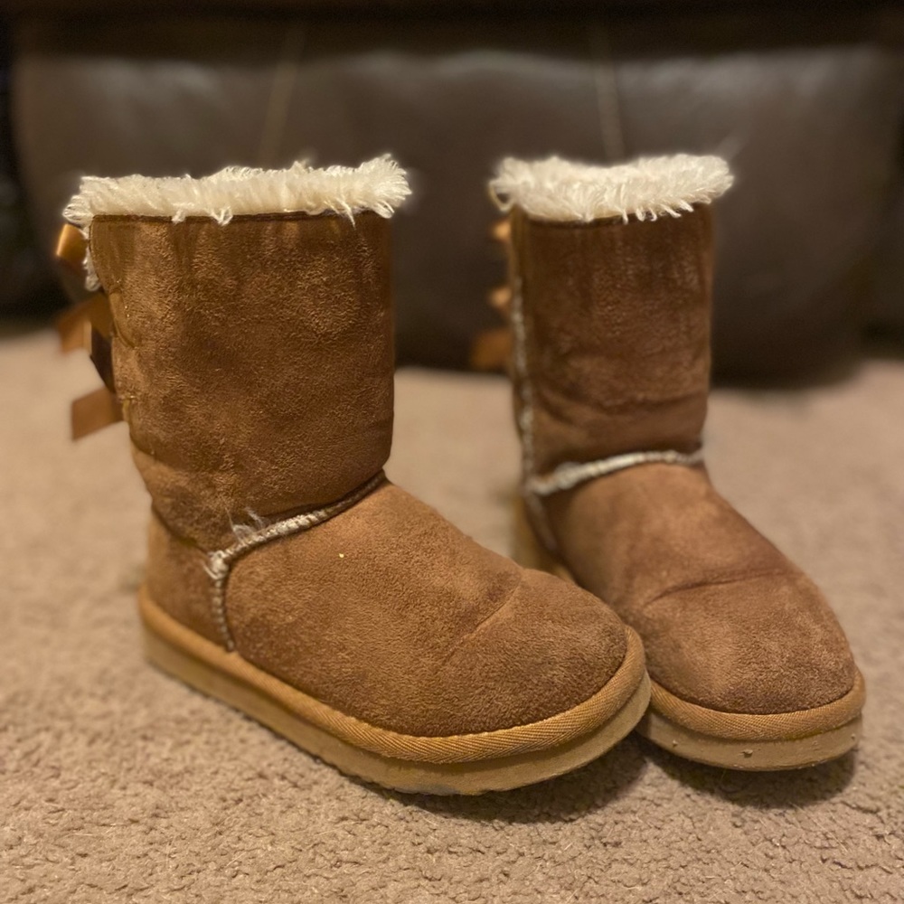 Girls UGG Boots w/ Bow